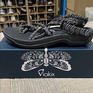 Viakix Women's Black and White Sandals
